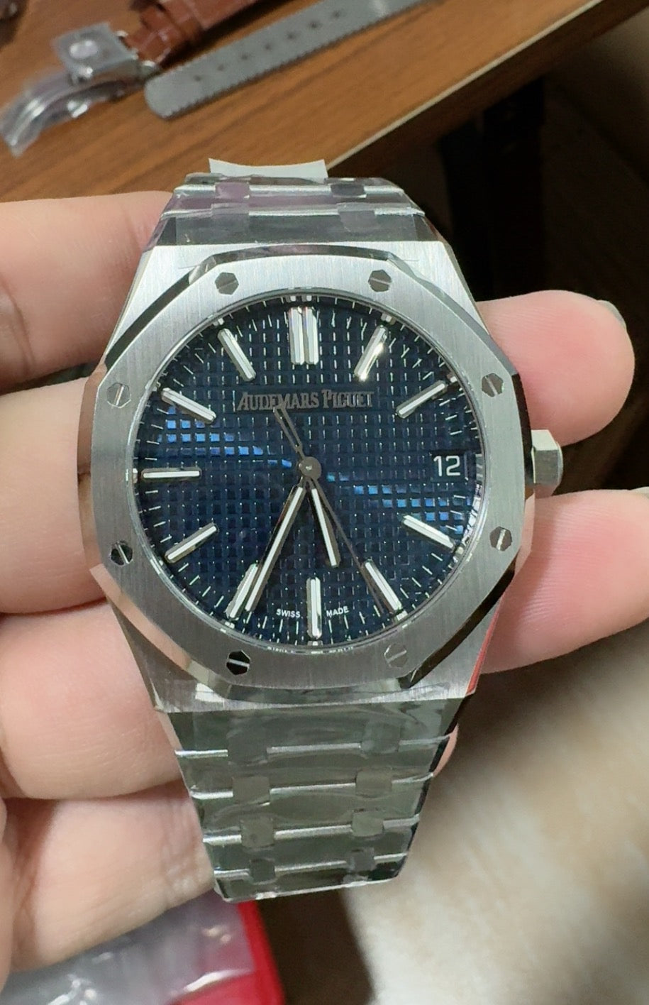 Audemars Piguet Royal Oak 15510ST | 41MM | ตัวเรือนสแตนเลสสตีล | หน้าปัดสีน้ำเงิน | กลไกอัตโนมัติ Cal.4302