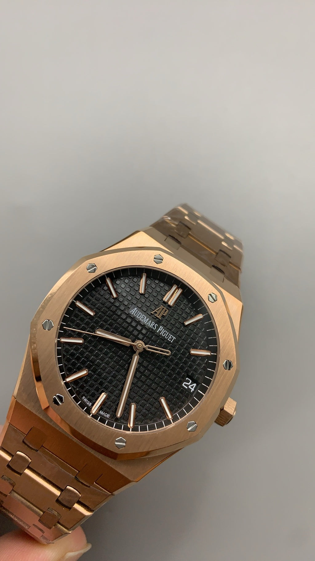 Audemars Piguet Royal Oak 15500 | 41MM | ตัวเรือนสแตนเลสสตีลเคลือบสีโรสโกลด์ PVD | หน้าปัดสีดำ | กลไกอัตโนมัติ Cal.4302