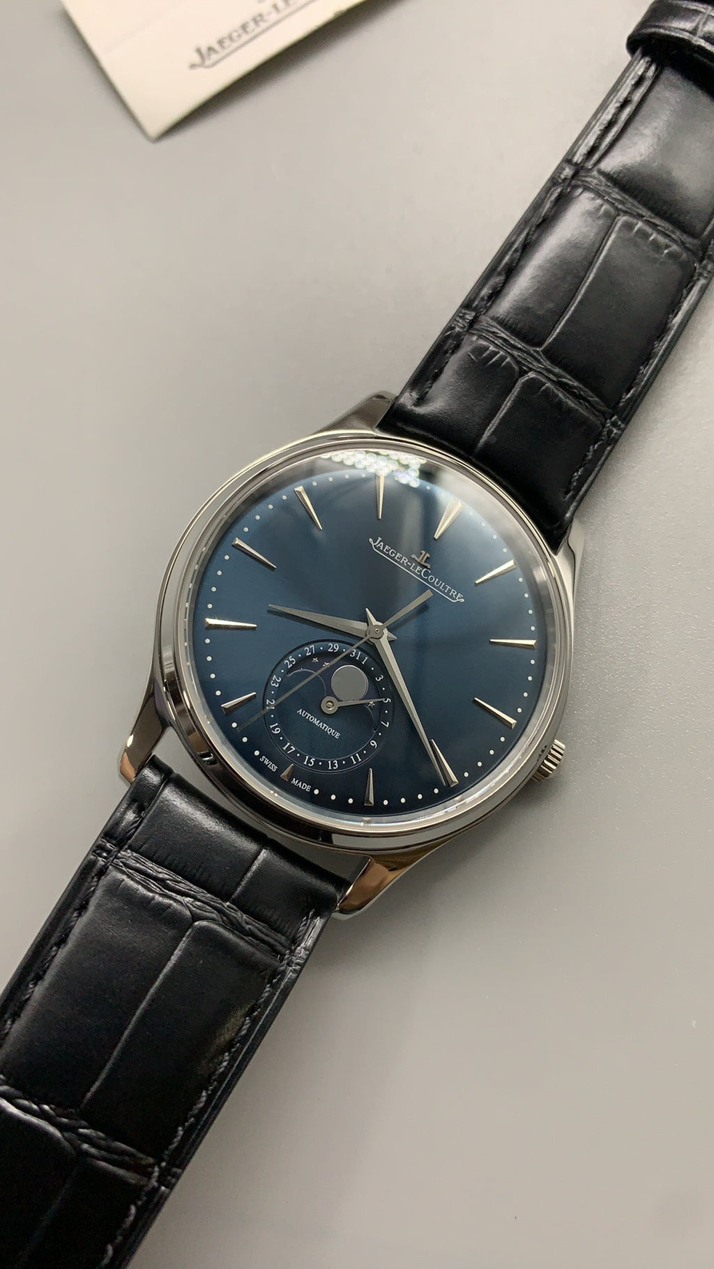 Jaeger-LeCoultre Master Ultra Thin Moon | 39MM | Stainless Steel Case | Moon Phase + Date Function | Blue Dial | Black Alligator Strap | Automatic Movement Cal.925/1