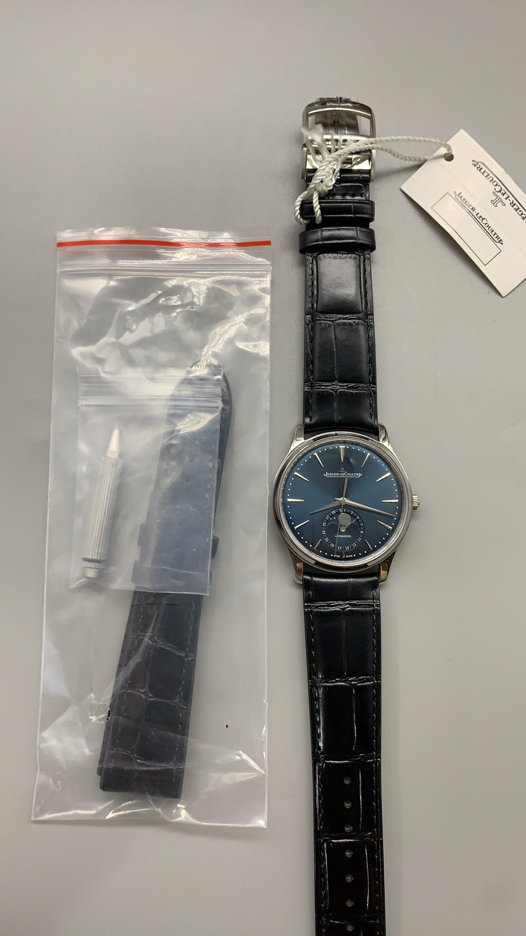 Jaeger-LeCoultre Master Ultra Thin Moon | 39MM | Stainless Steel Case | Moon Phase + Date Function | Blue Dial | Black Alligator Strap | Automatic Movement Cal.925/1