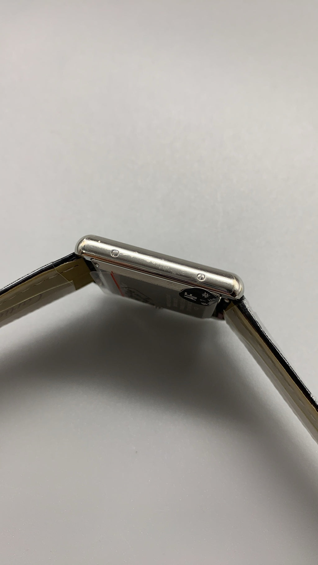 Cartier Tank Must | ขนาดกลาง 33×25 มม. | สายหนัง | ควอตซ์