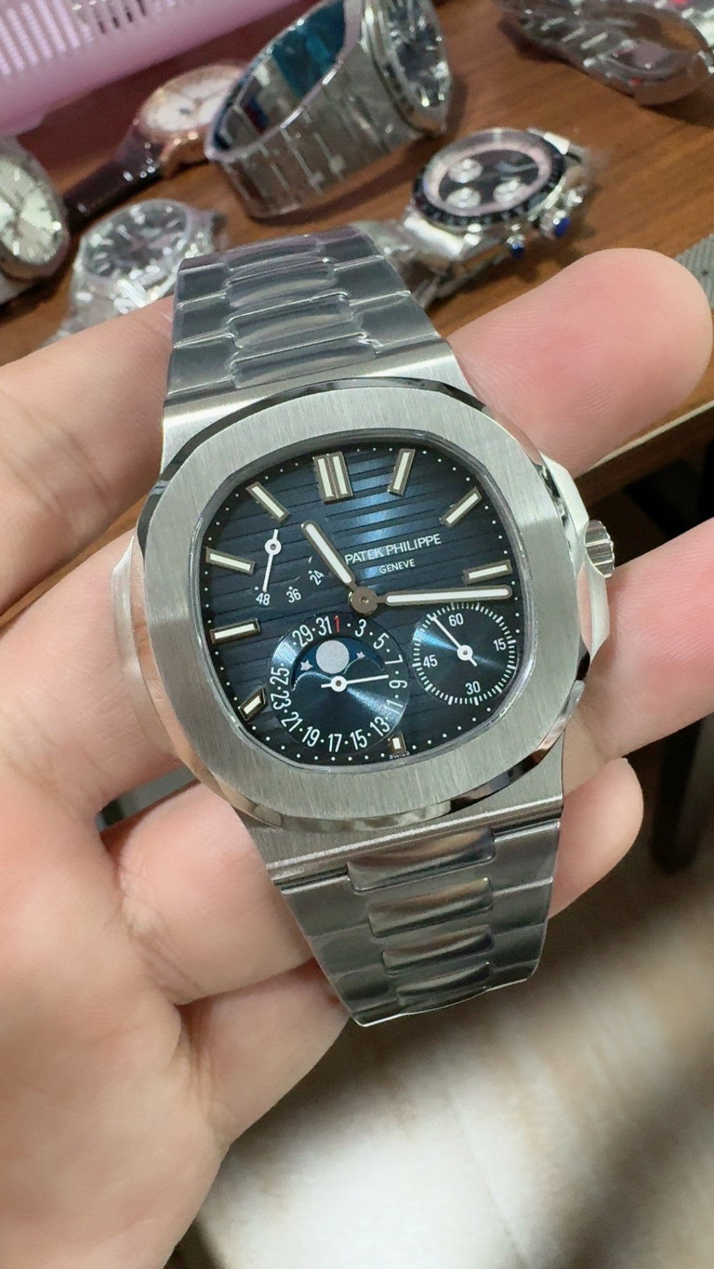 Patek Philippe Nautilus 5712 | 40MM | รุ่นใหม่! พร้อมบานพับสายแบบใหม่ | หน้าปัดสีน้ำเงินเทา | กลไกอัตโนมัติ Cal.240