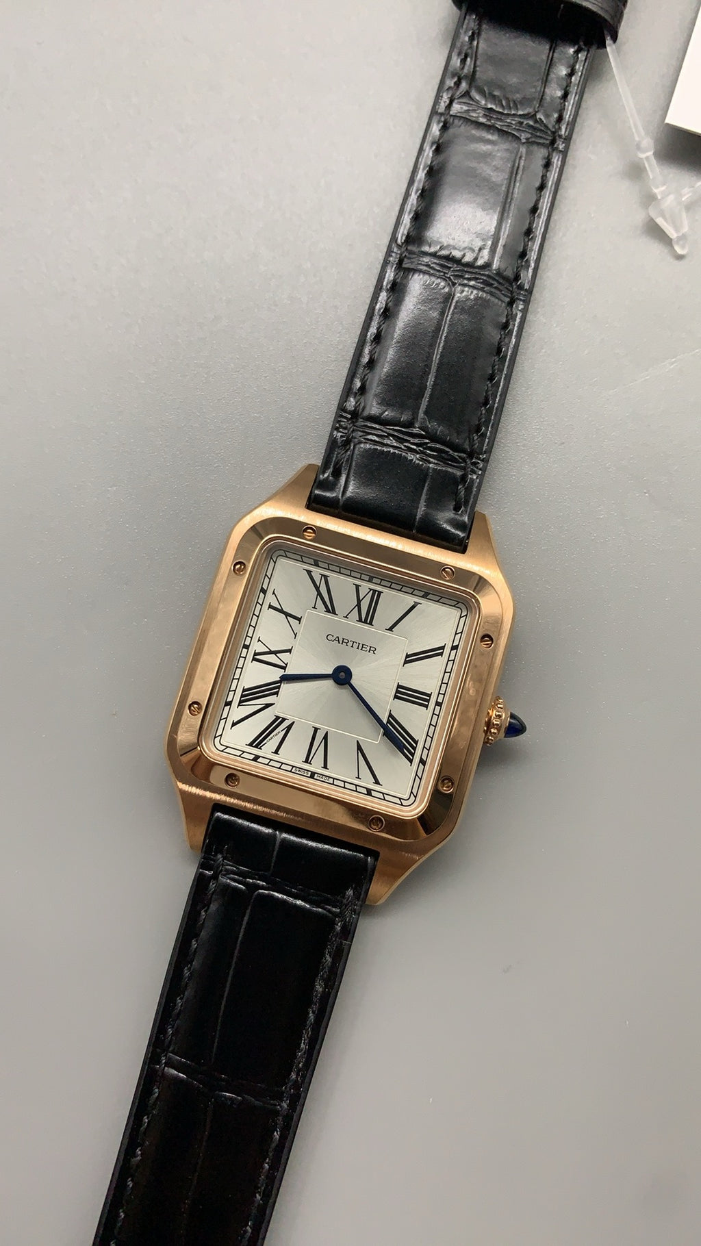 Cartier Tank Louis Dumont | ขนาดกลาง 43×31 มม. | ตัวเรือนโทนโรสโกลด์ | สายหนัง | กลไกอัตโนมัติ
