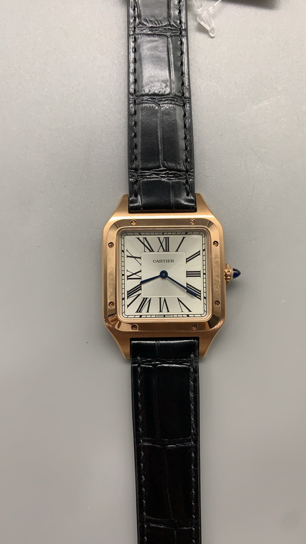 Cartier Tank Louis Dumont | ขนาดกลาง 43×31 มม. | ตัวเรือนโทนโรสโกลด์ | สายหนัง | กลไกอัตโนมัติ