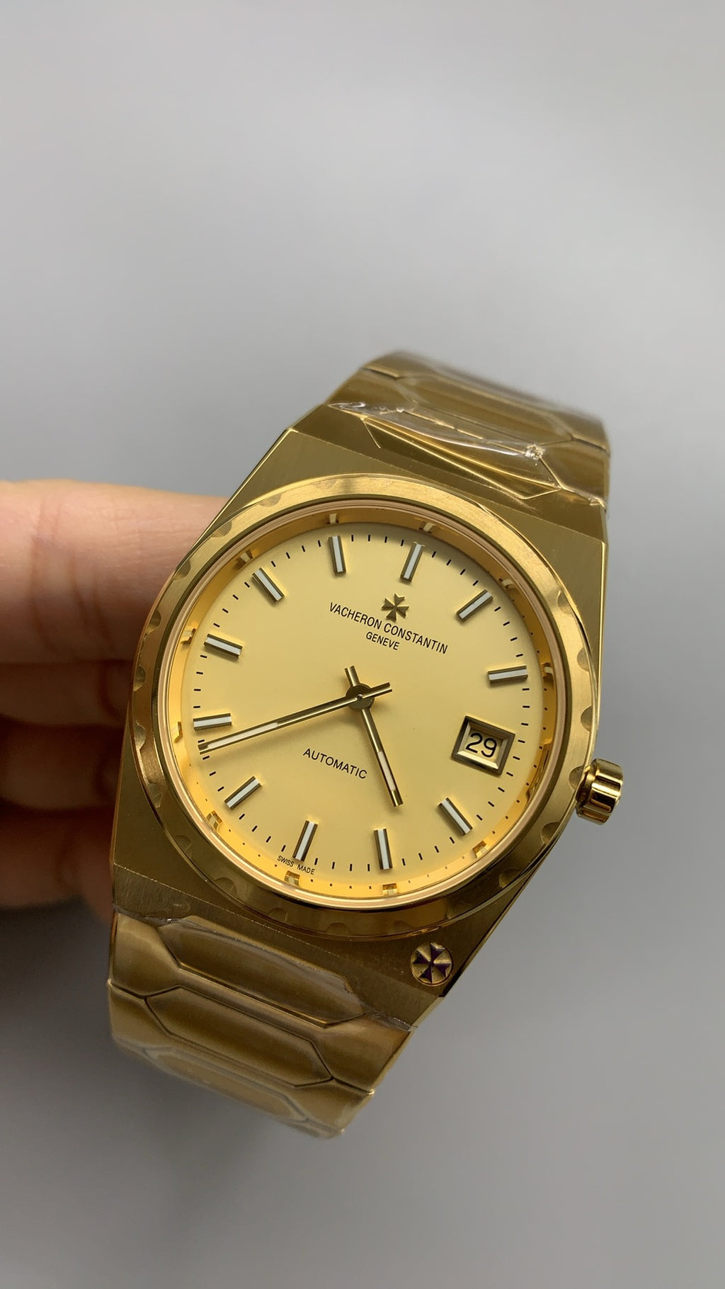 Vacheron Constantin Historiques 222 | 37MM | ตัวเรือนสแตนเลสสตีลเคลือบสีทองแบบ PVD | หน้าปัดสีทองแชมเปญ | กลไกอัตโนมัติ Cal.2455/2