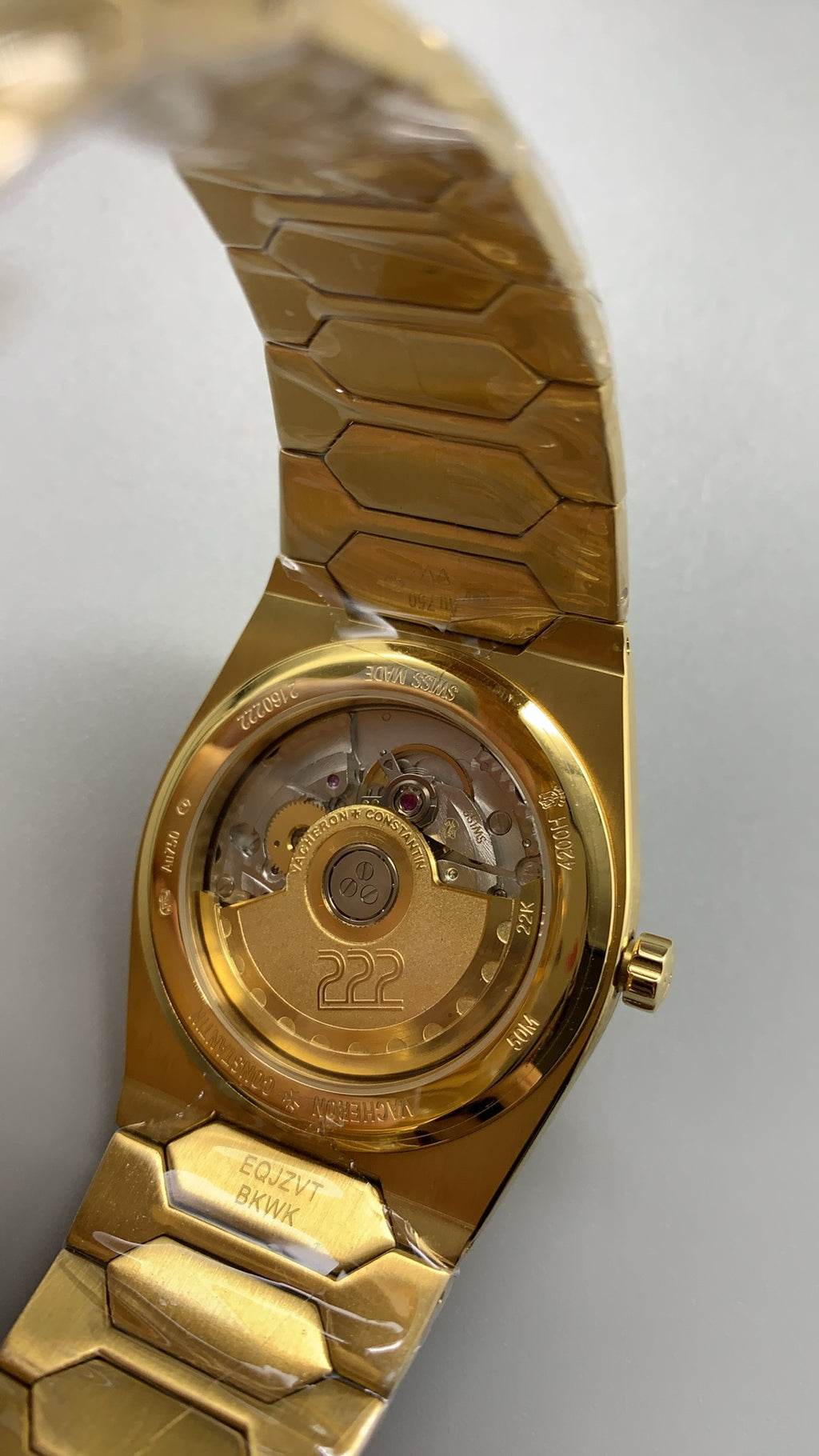 Vacheron Constantin Historiques 222 | 37MM | ตัวเรือนสแตนเลสสตีลเคลือบสีทองแบบ PVD | หน้าปัดสีทองแชมเปญ | กลไกอัตโนมัติ Cal.2455/2