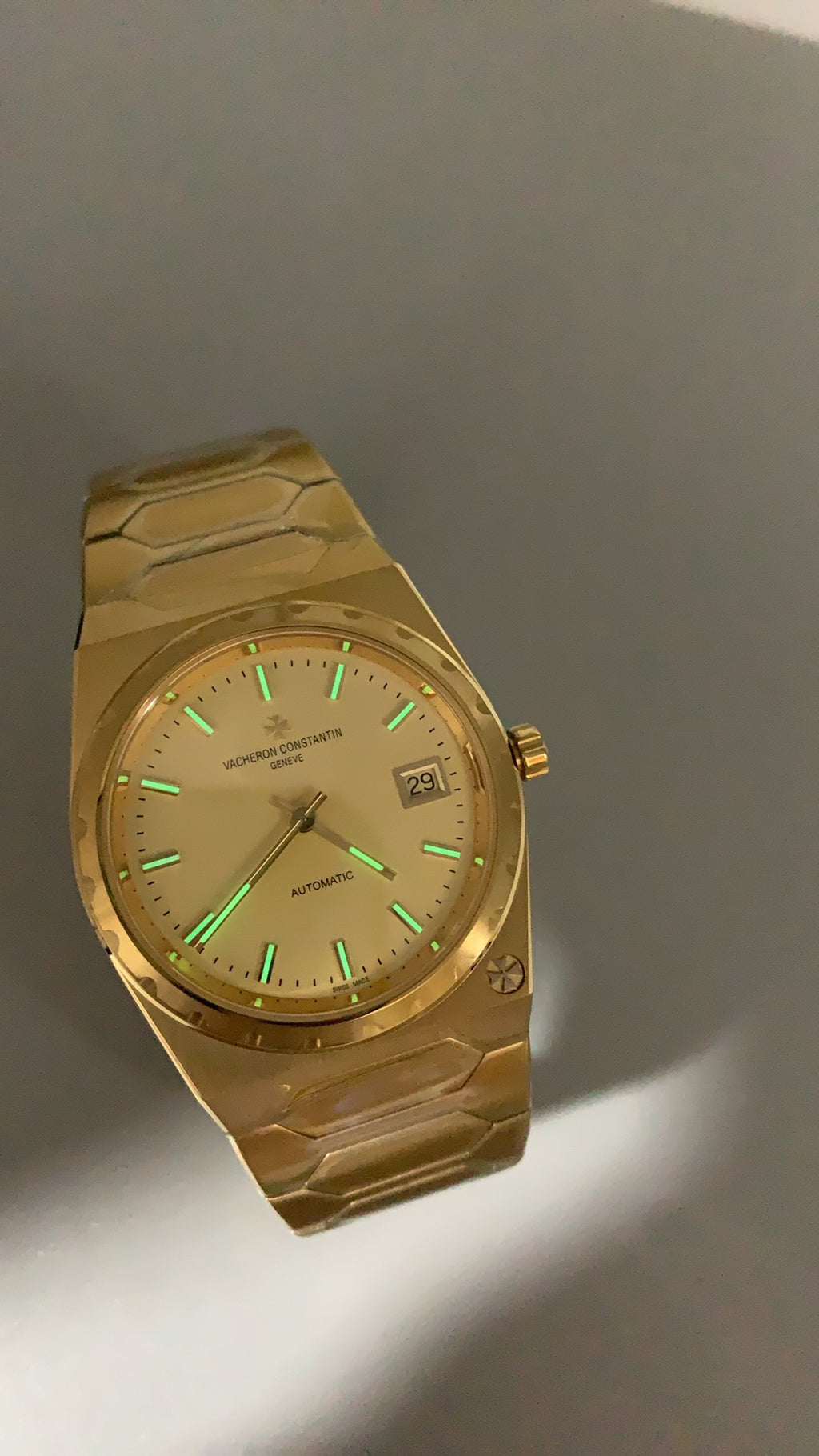 Vacheron Constantin Historiques 222 | 37MM | ตัวเรือนสแตนเลสสตีลเคลือบสีทองแบบ PVD | หน้าปัดสีทองแชมเปญ | กลไกอัตโนมัติ Cal.2455/2