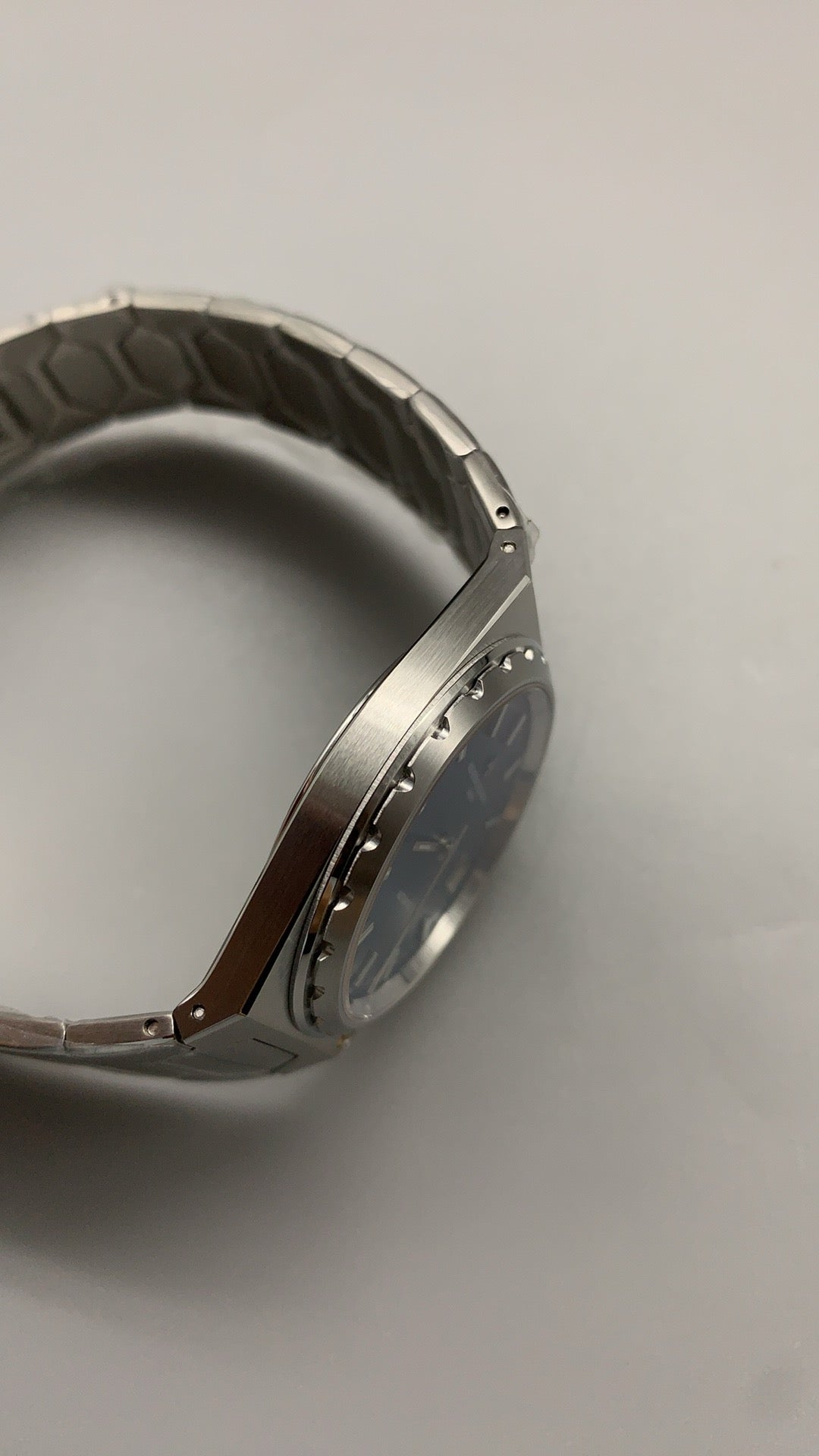 Vacheron Constantin Historiques 222 | 37MM | ตัวเรือนสแตนเลสสตีล/เคลือบสีโรสโกลด์ PVD | หน้าปัดสีทองแชมเปญ | กลไกอัตโนมัติ Cal.2455/2