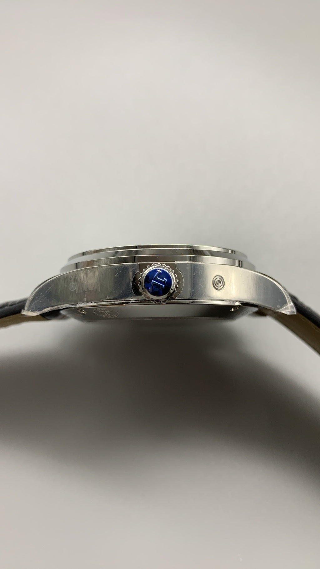 Jaeger-LeCoultre Master Geographic | 39MM | Stainless Steel Case | World Time + Second Time Zone | Silver Dial | Black Alligator Strap | Automatic Movement Cal.939A/1