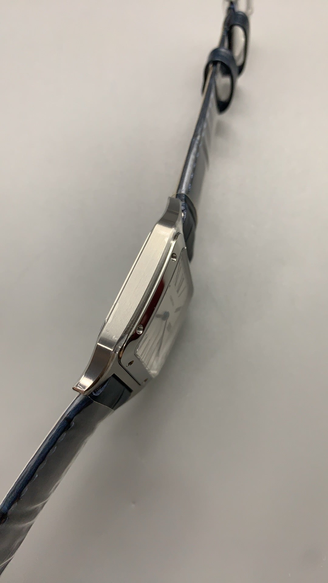 Cartier Tank Louis Dumont | ขนาดกลาง 43×31 มม. | สายหนัง | อัตโนมัติ