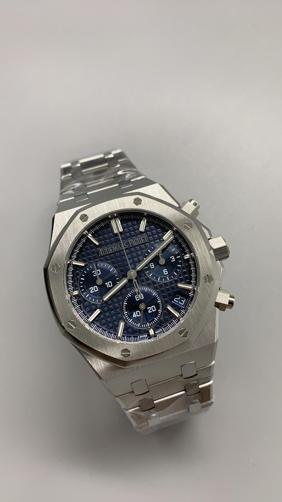 Audemars Piguet Royal Oak 26240ST | 41MM | ตัวเรือนสแตนเลสสตีล | หน้าปัดไล่เฉดสีน้ำเงิน | จับเวลา Chronograph | กลไกอัตโนมัติ Cal.4401