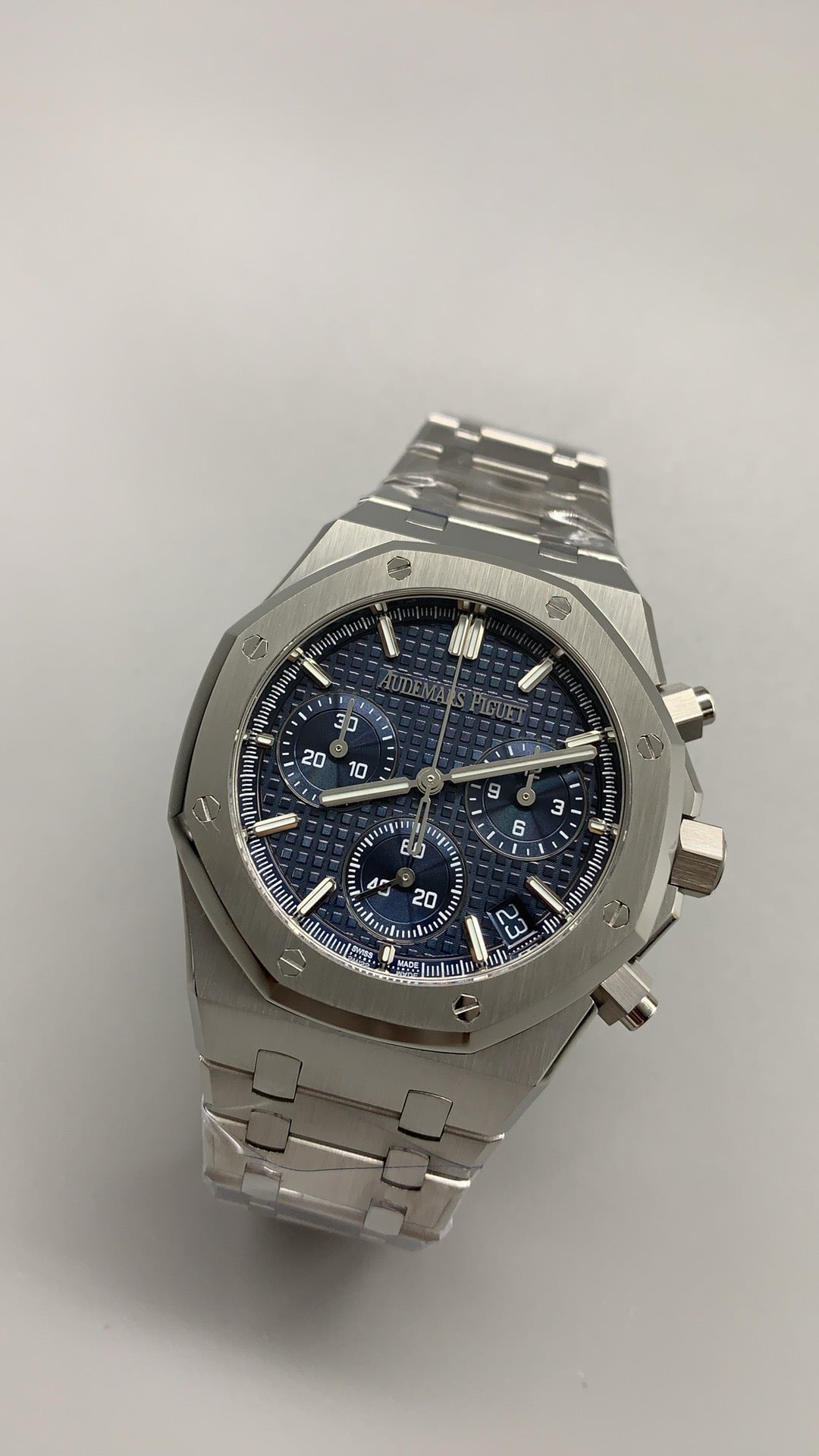 Audemars Piguet Royal Oak 26240ST | 41MM | ตัวเรือนสแตนเลสสตีล | หน้าปัดไล่เฉดสีน้ำเงิน | จับเวลา Chronograph | กลไกอัตโนมัติ Cal.4401