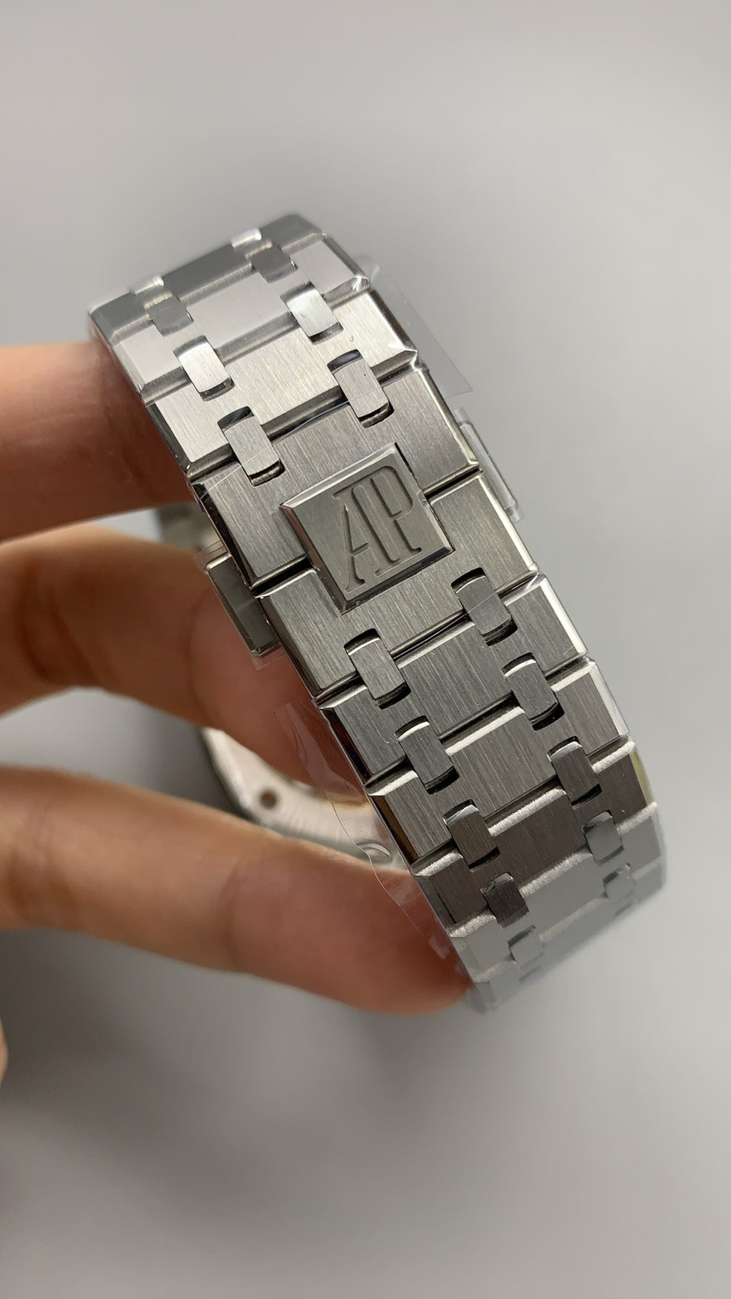 Audemars Piguet Royal Oak 26240ST | 41MM | ตัวเรือนสแตนเลสสตีล | หน้าปัดไล่เฉดสีน้ำเงิน | จับเวลา Chronograph | กลไกอัตโนมัติ Cal.4401