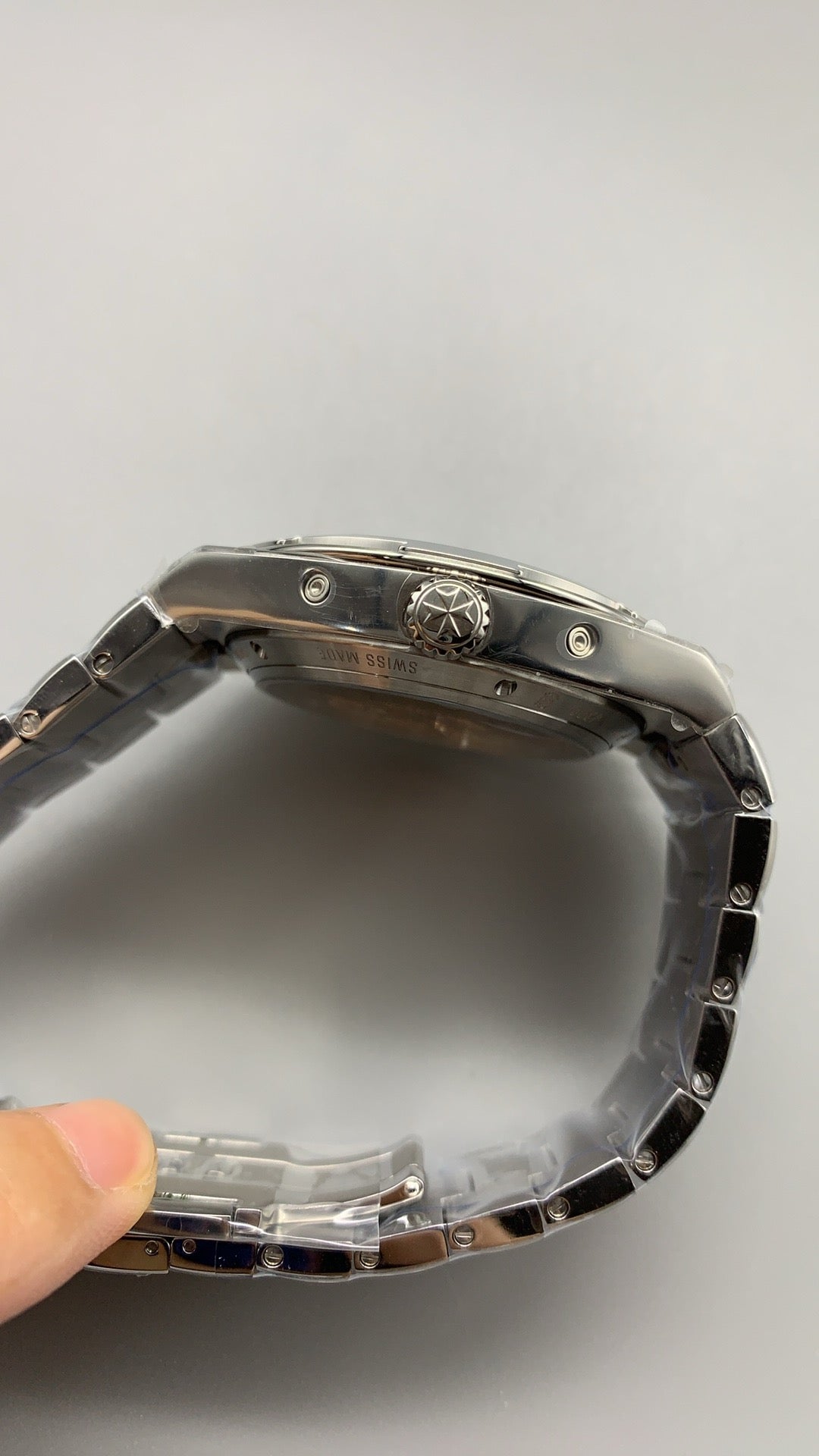 Vacheron Constantin Overseas Perpetual Calendar | 41.5MM | ตัวเรือนสแตนเลสสตีล | ปฏิทินถาวร + ข้างขึ้นข้างแรม | กลไกอัตโนมัติ Cal.1120 QP/1