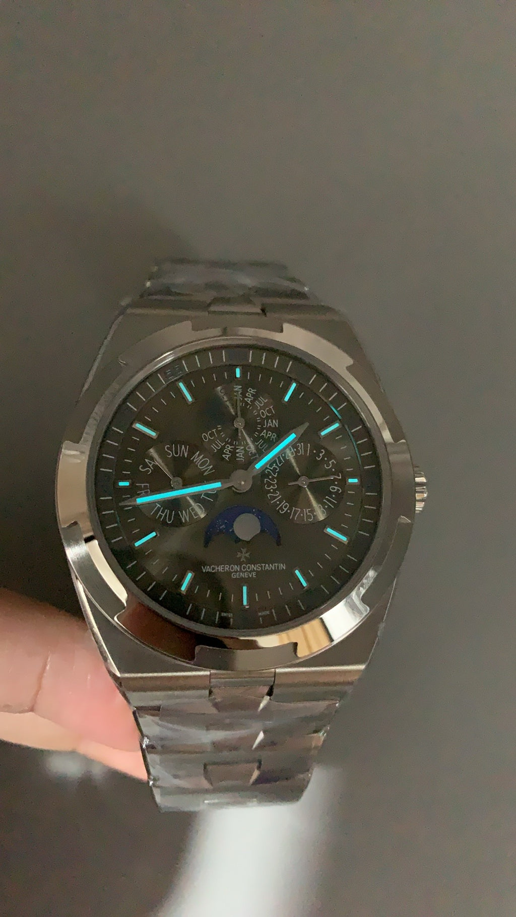 Vacheron Constantin Overseas Perpetual Calendar | 41.5MM | ตัวเรือนสแตนเลสสตีล | ปฏิทินถาวร + ข้างขึ้นข้างแรม | กลไกอัตโนมัติ Cal.1120 QP/1