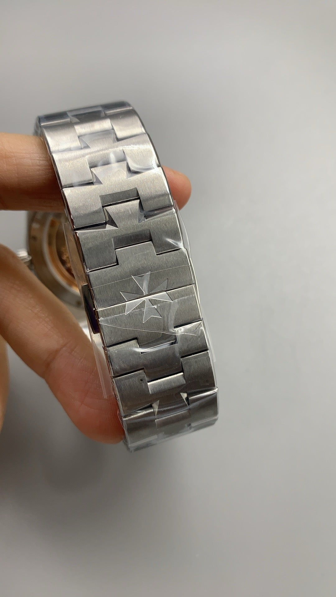 Vacheron Constantin Overseas Perpetual Calendar | 41.5MM | ตัวเรือนสแตนเลสสตีล | ปฏิทินถาวร + ข้างขึ้นข้างแรม | กลไกอัตโนมัติ Cal.1120 QP/1