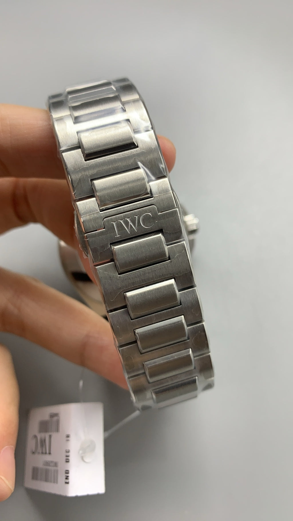 IWC Ingenieur Automatic 40 | 40MM | ตัวเรือนสแตนเลสสตีล | ฟังก์ชันวันที่ | หน้าปัดสีดำ | สายเหล็กสแตนเลส | กลไกอัตโนมัติ Cal.32111
