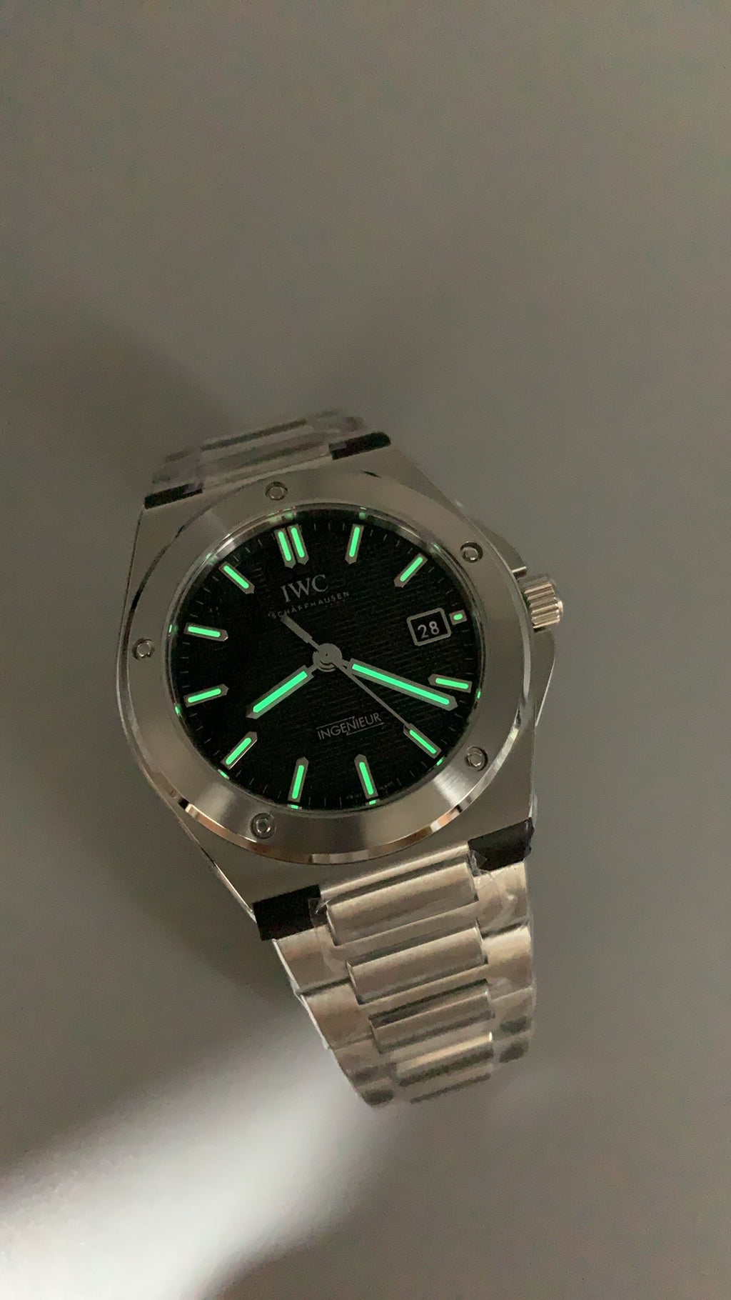 IWC Ingenieur Automatic 40 | 40MM | ตัวเรือนสแตนเลสสตีล | ฟังก์ชันวันที่ | หน้าปัดสีดำ | สายเหล็กสแตนเลส | กลไกอัตโนมัติ Cal.32111